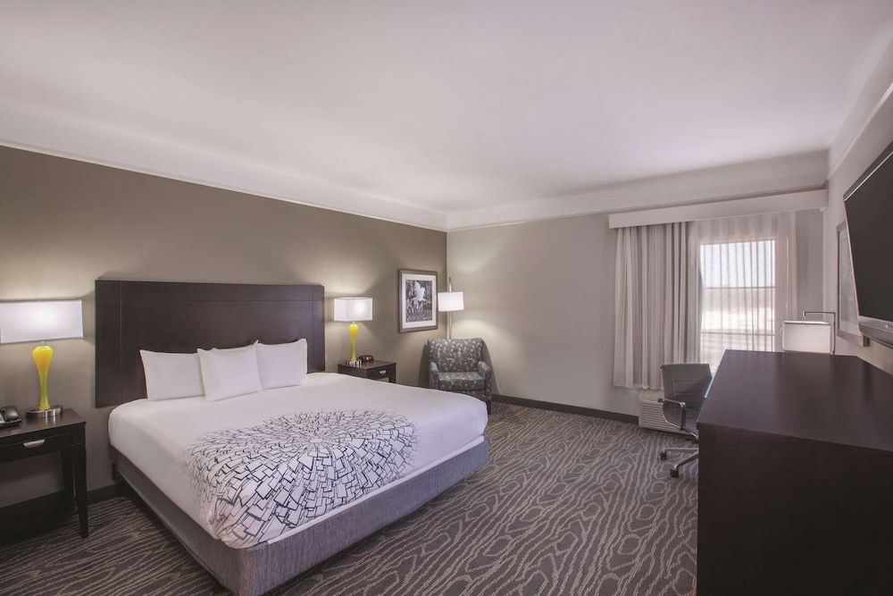 La Quinta Inn and Suites by Wyndham Lake Charles Casino Area - photo 16