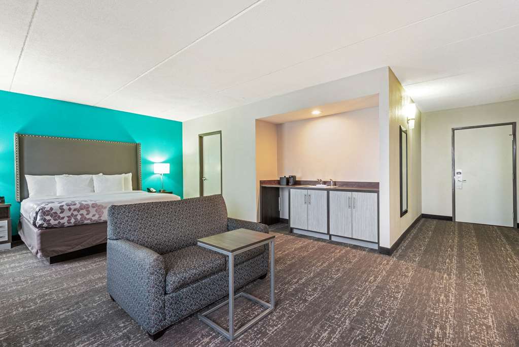 La Quinta Inn & Suites by Wyndham Jamestown - photo 24