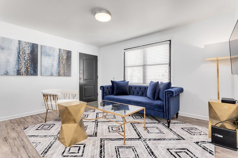 8 Bedrooms Comprised of 4 2BR Suites by Domio - photo 38