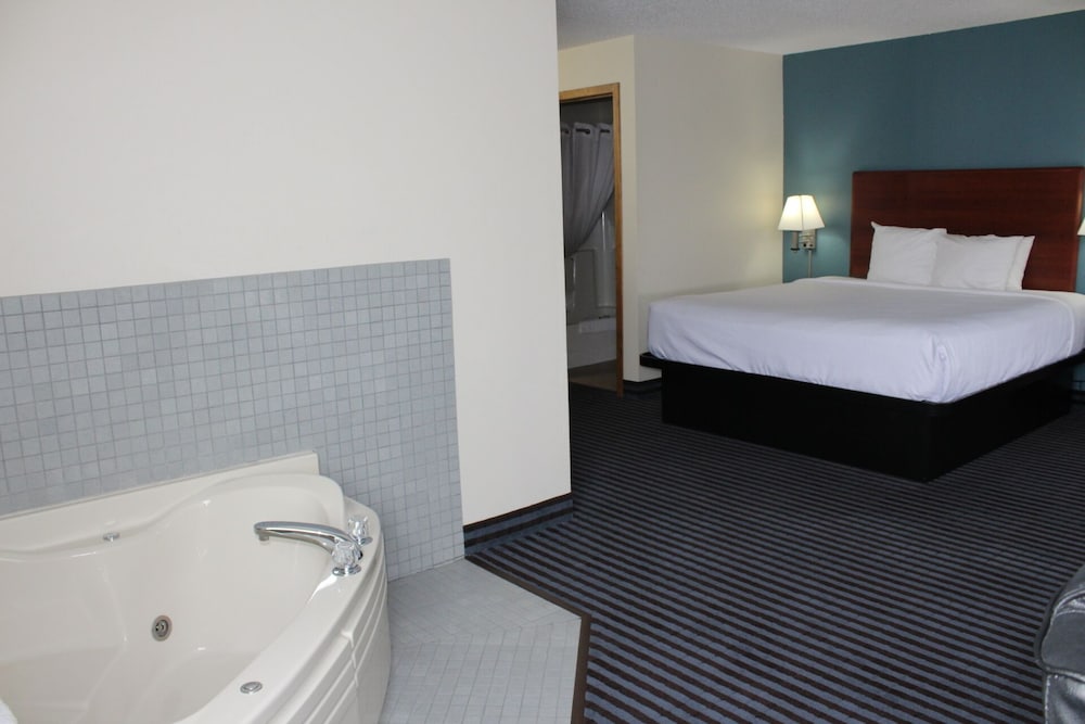 Reston Inn & Suites - photo 9