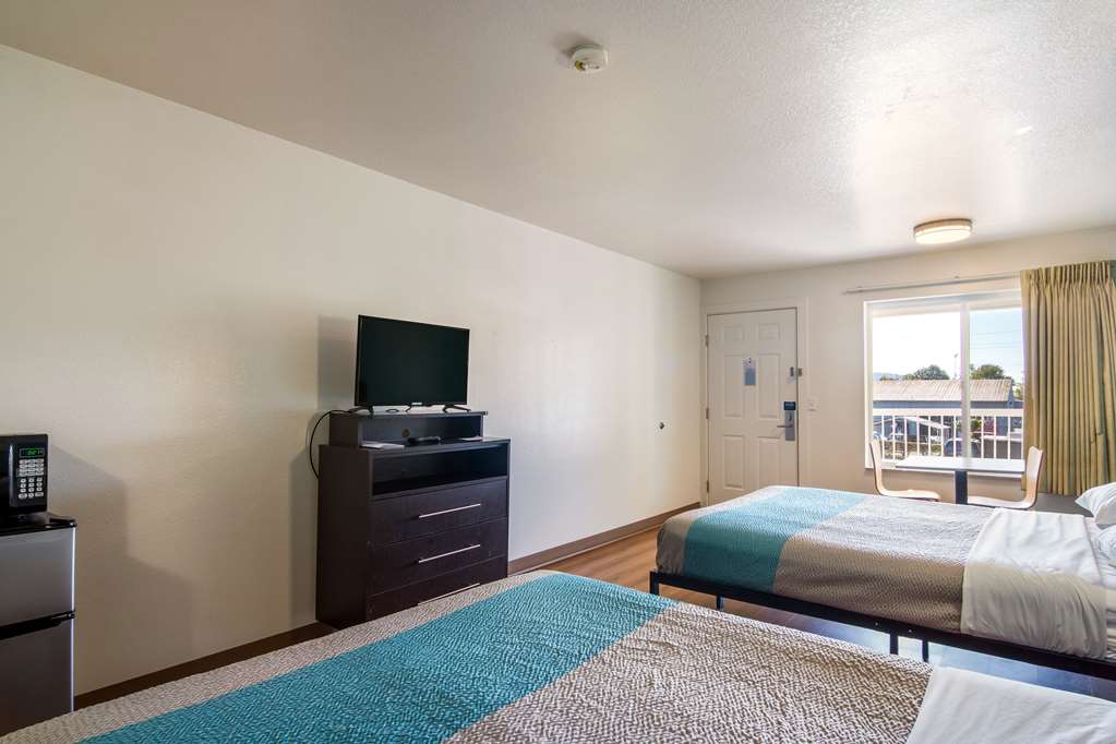 Motel 6 Portland Mall 205 - photo 20