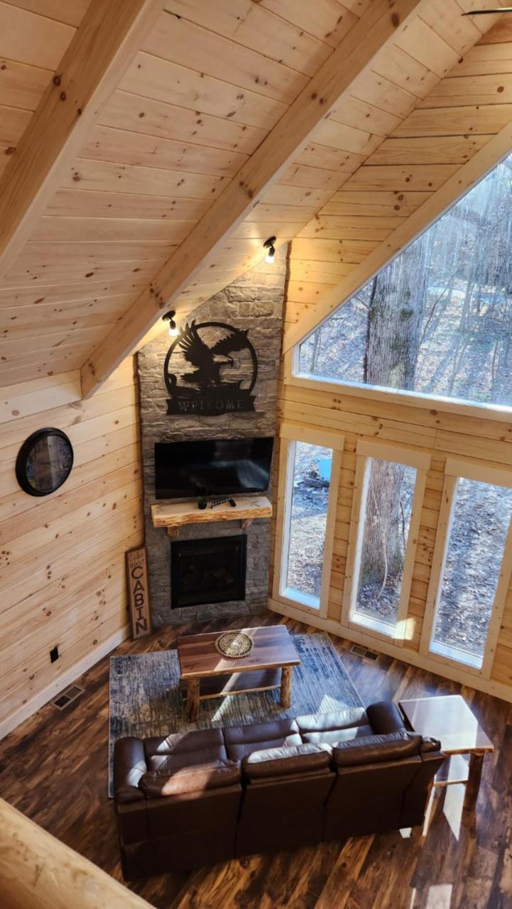 Flying High Luxury Cabin — 4-Star Luxury Hotel in Campbellsville, United States