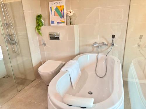 2 Bed 2 Bath Phrom Phong BTS