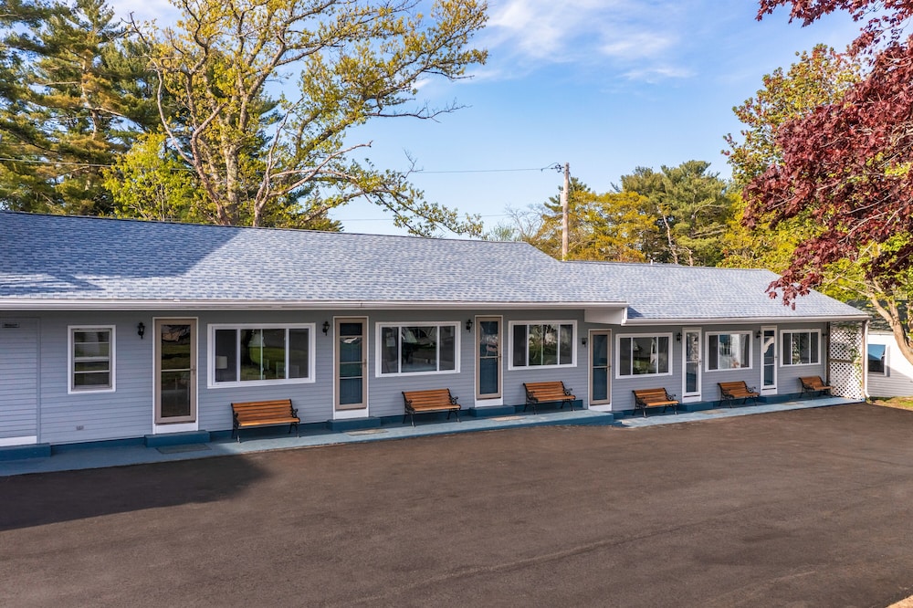 The Beaches Motel & Cottages - photo 55
