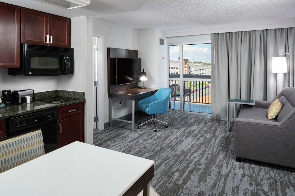 Hampton Inn & Suites Memphis Beale Street - photo 10