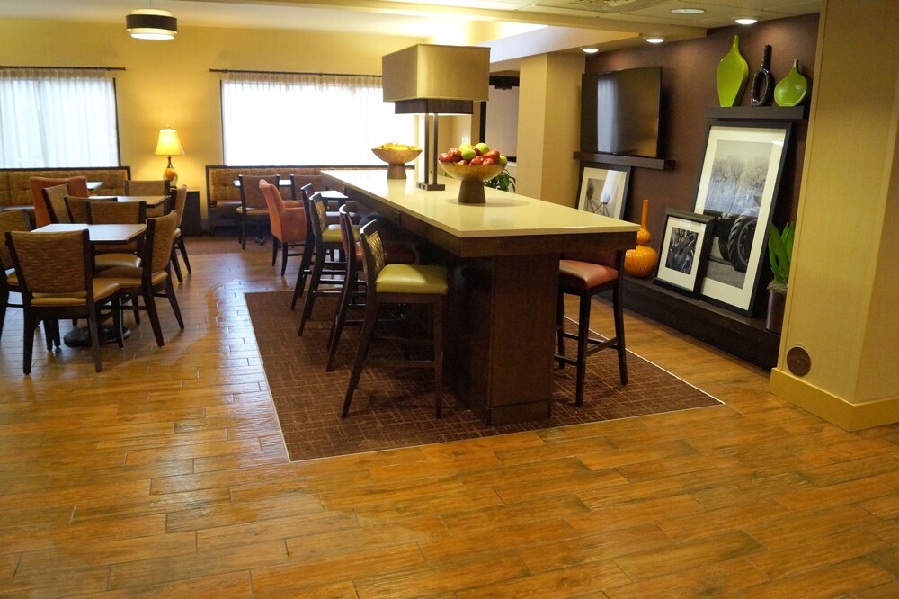 Hampton Inn Altoona - photo 28