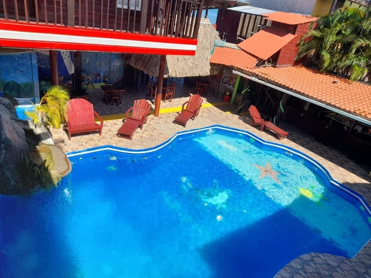 La Delphina B&B Bar and Grill Hotel in La Ceiba, Honduras