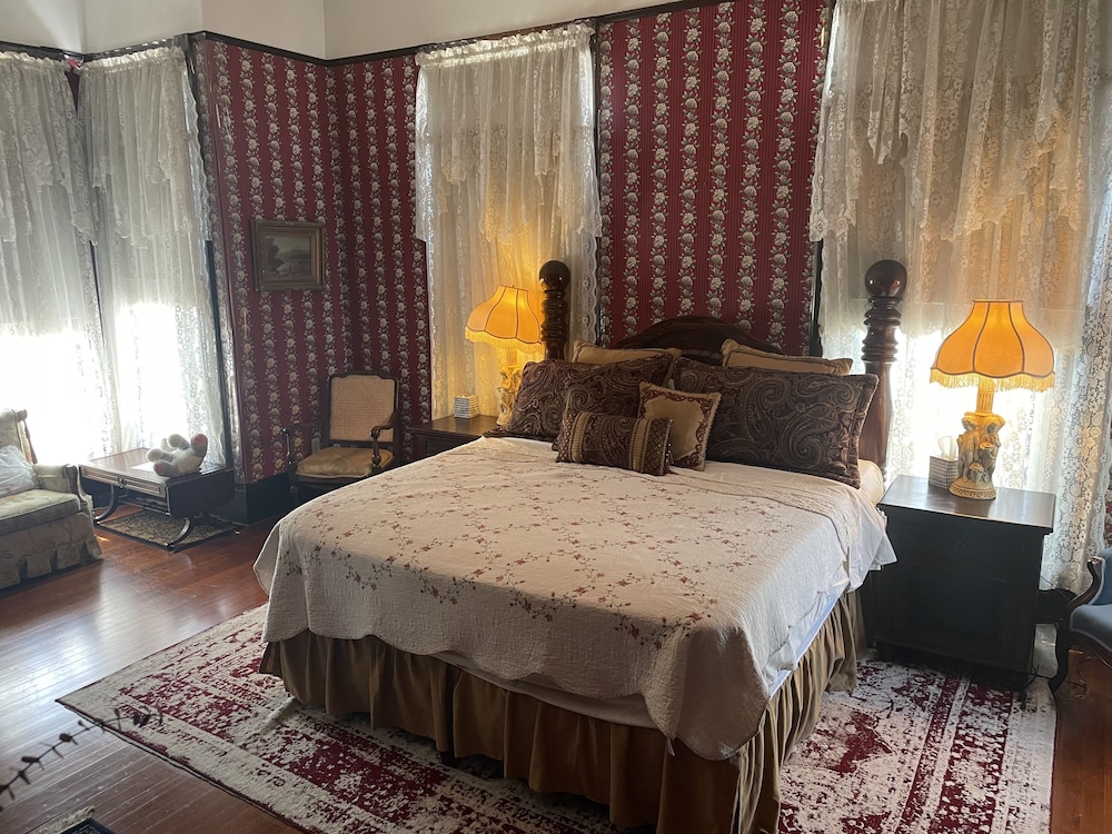 Grand Gables Inn Bed & Breakfast - photo 7