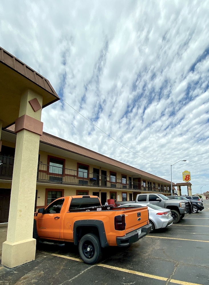 Super 8 by Wyndham Shawnee - photo 32