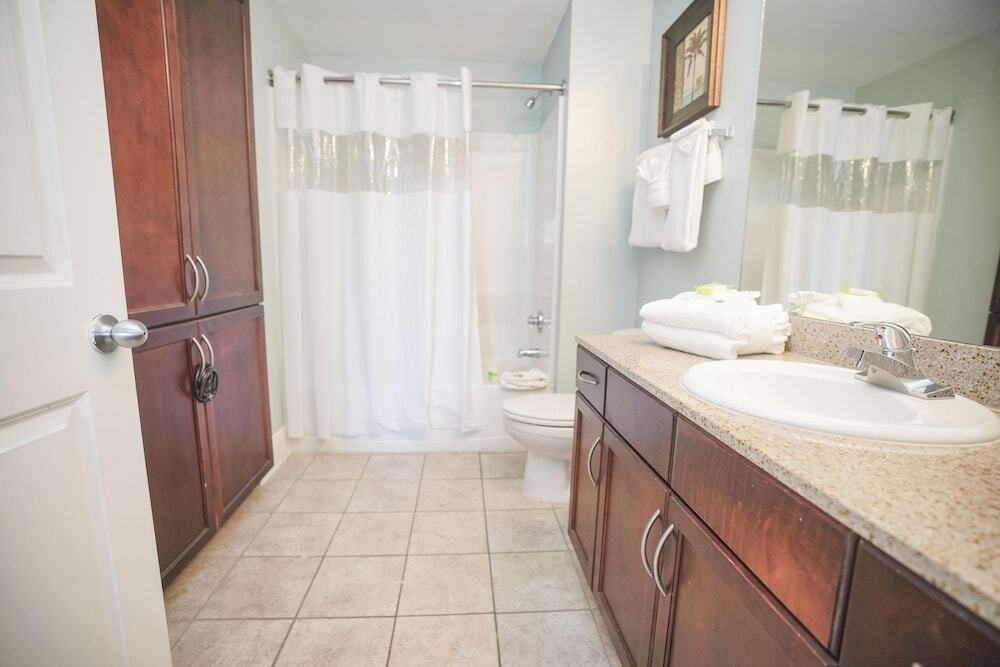 Laketown Wharf Resort by Panhandle Getaways - photo 8