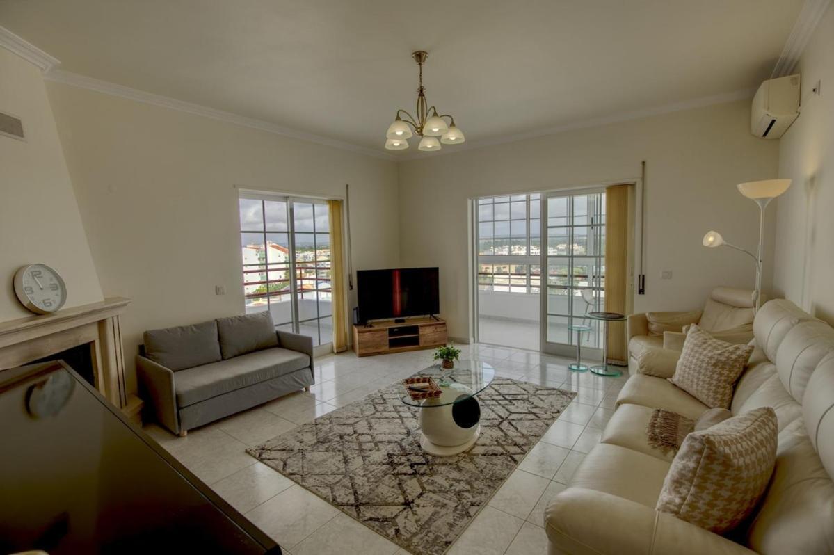 Quarteira Apartment with views — 4-Star Luxury Hotel in Quarteira, Portugal