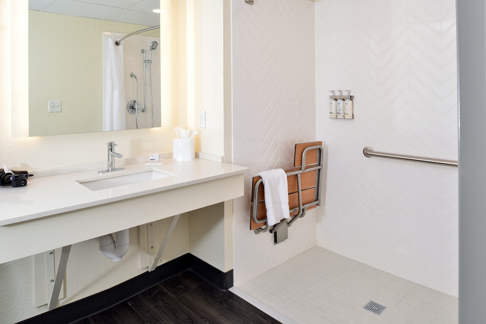 Holiday Inn Hotel & Suites Overland Park Convention Center - photo 30