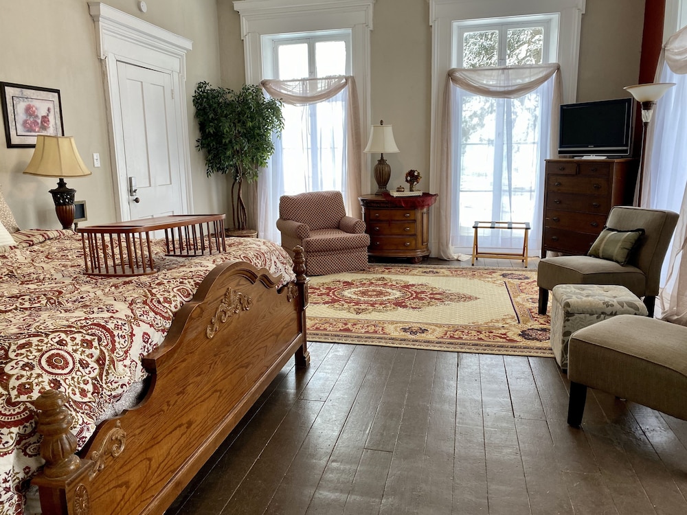 Historic McDonald Airbnb - photo 7