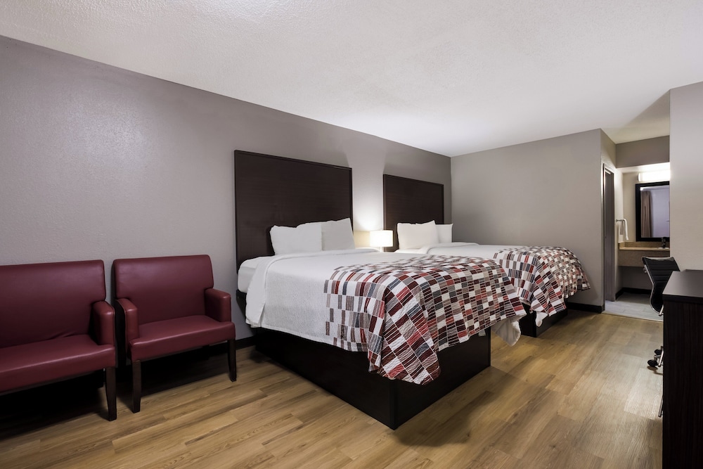 Red Roof Inn & Suites Statesboro University - photo 19