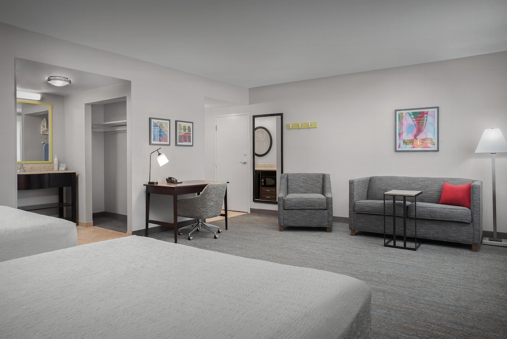 Hampton Inn & Suites Omaha Downtown - photo 13