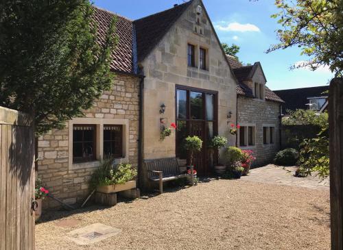 Converted Coach House Holt Wiltshire — 4-Star Luxury Hotel in Holt, United Kingdom
