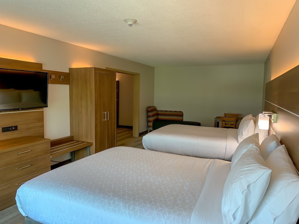 Holiday Inn Express & Suites Lexington Dtwn Area Keenland by IHG - photo 4