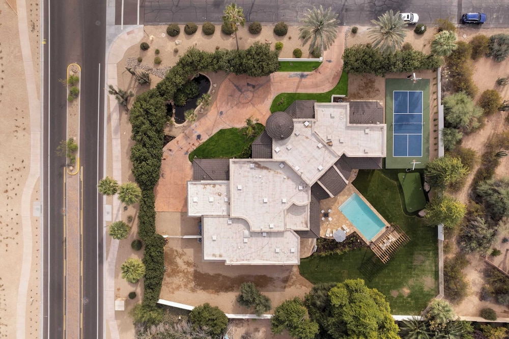 Sleeps 19 7bdr Estate Sports Court Putting Green Pool Farrier by Avantstay - photo 47