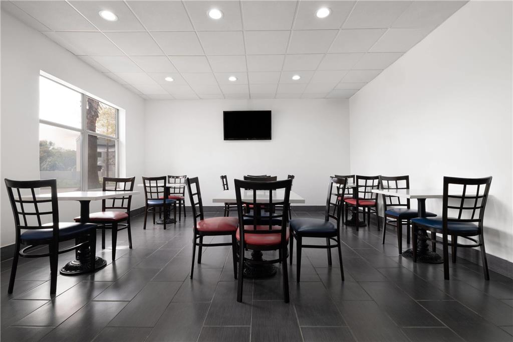 Wingate by Wyndham Savannah Gateway - photo 26