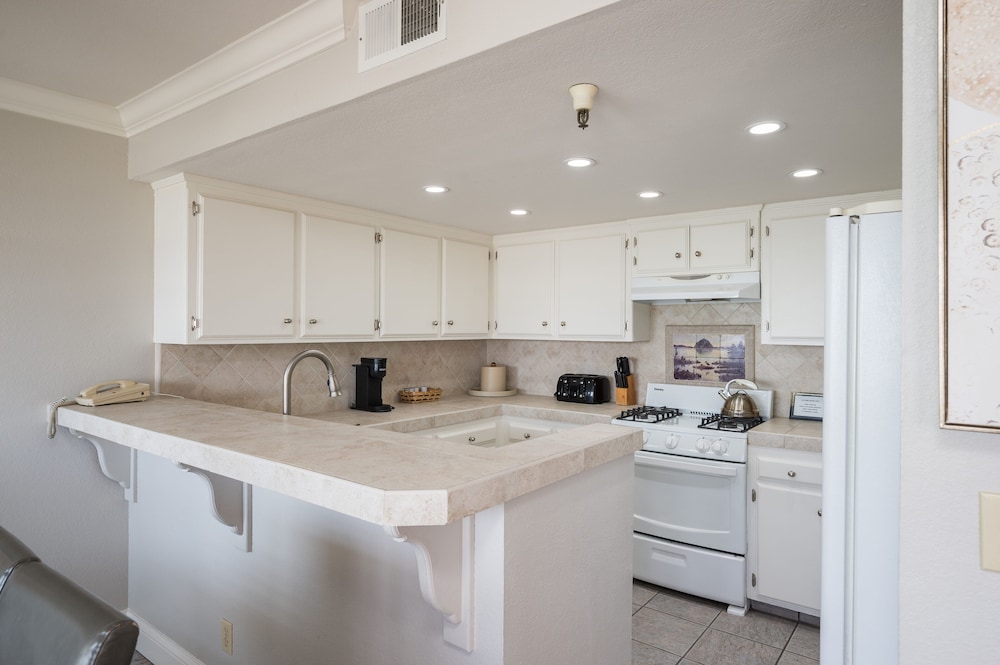 456 Embarcadero Inn & Suites - photo 34