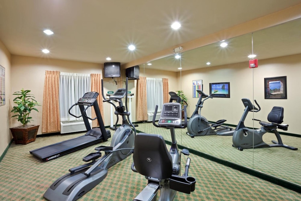 Triple Play Resort Hotel & Suites - photo 38