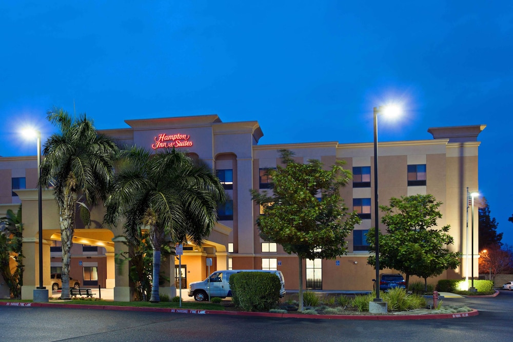 Hampton Inn & Suites Clovis Airport North - photo 31