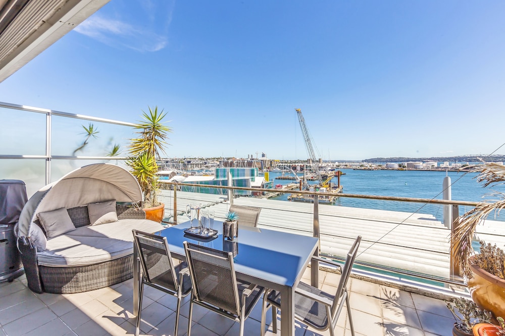 Luxury 3BR Waterfront Penthouse — 4-Star Luxury Hotel in Auckland, New Zealand