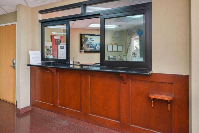 H3 Inn & Suites LAX Airport - photo 4