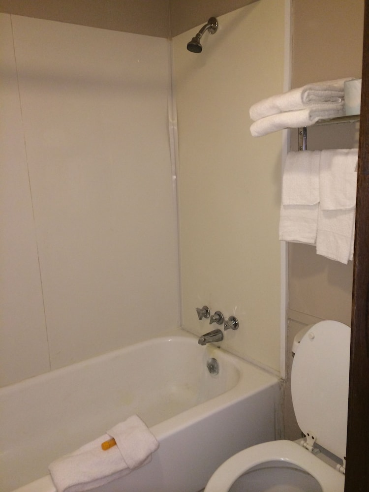 Rapids Inn and Suites - photo 34