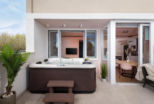 Glow luxury apartment with terrace and jacuzzi — 4-Star Luxury Hotel in Split, Croatia