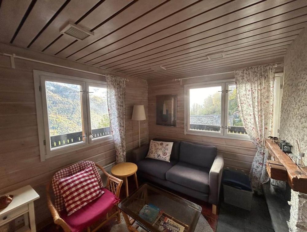 Porkka Cosy & Quiet Chalet 8 Pers — 4-Star Luxury Hotel in Vex, Switzerland