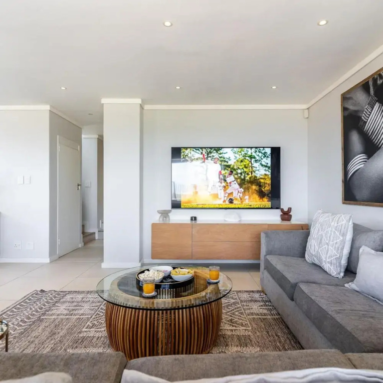 Camps Bay Nest Townhouse with Ocean Views — 4-Star Luxury Hotel in Cape Town, South Africa