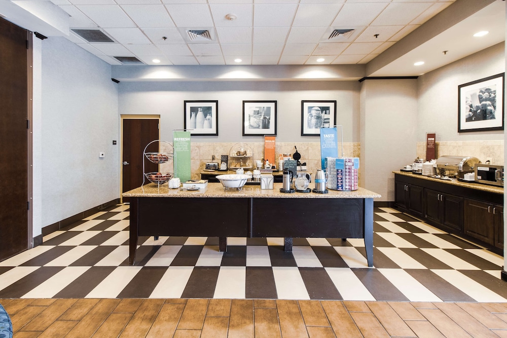 Hampton Inn & Suites Huntsville Hampton Cove - photo 30