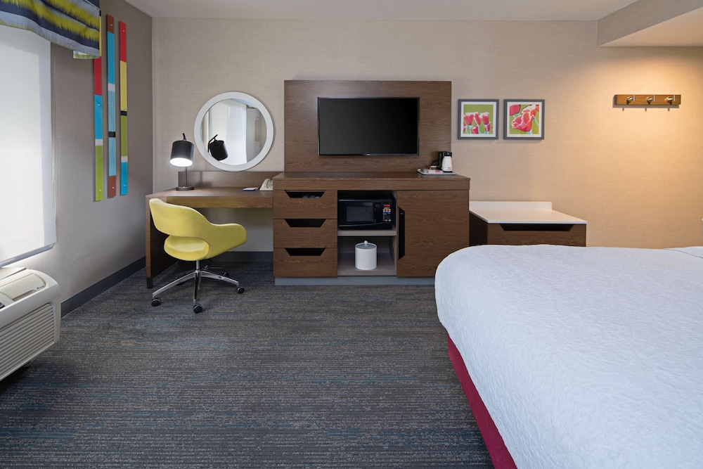 Hampton Inn Visalia - photo 9