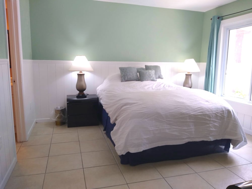 Bermuda Bay by Affordable Beach Condos — 4-Star Luxury Hotel in St. Petersburg, United States