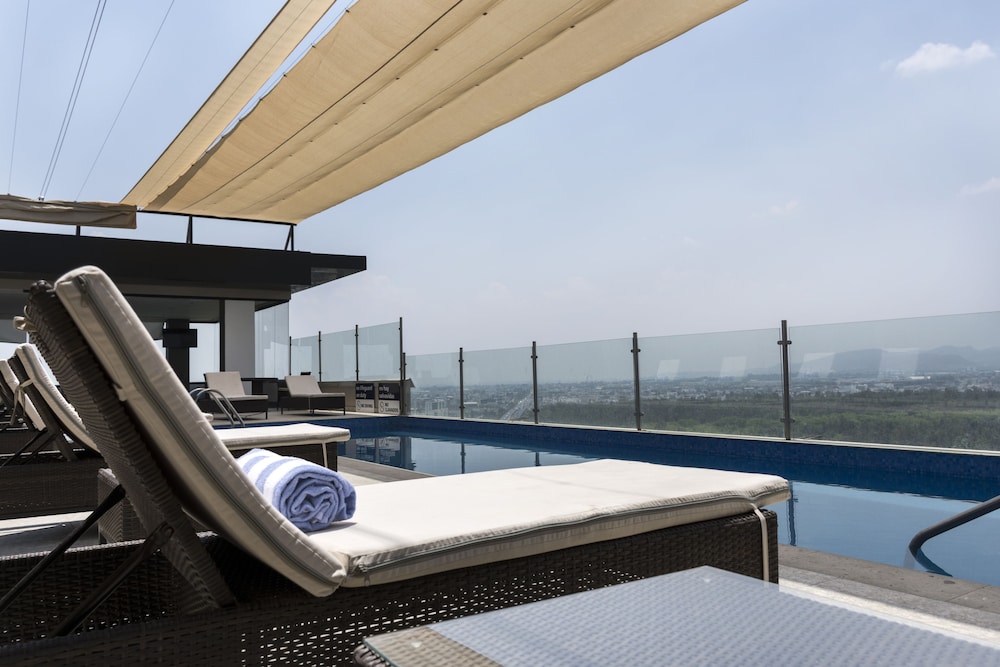 Infinity pool