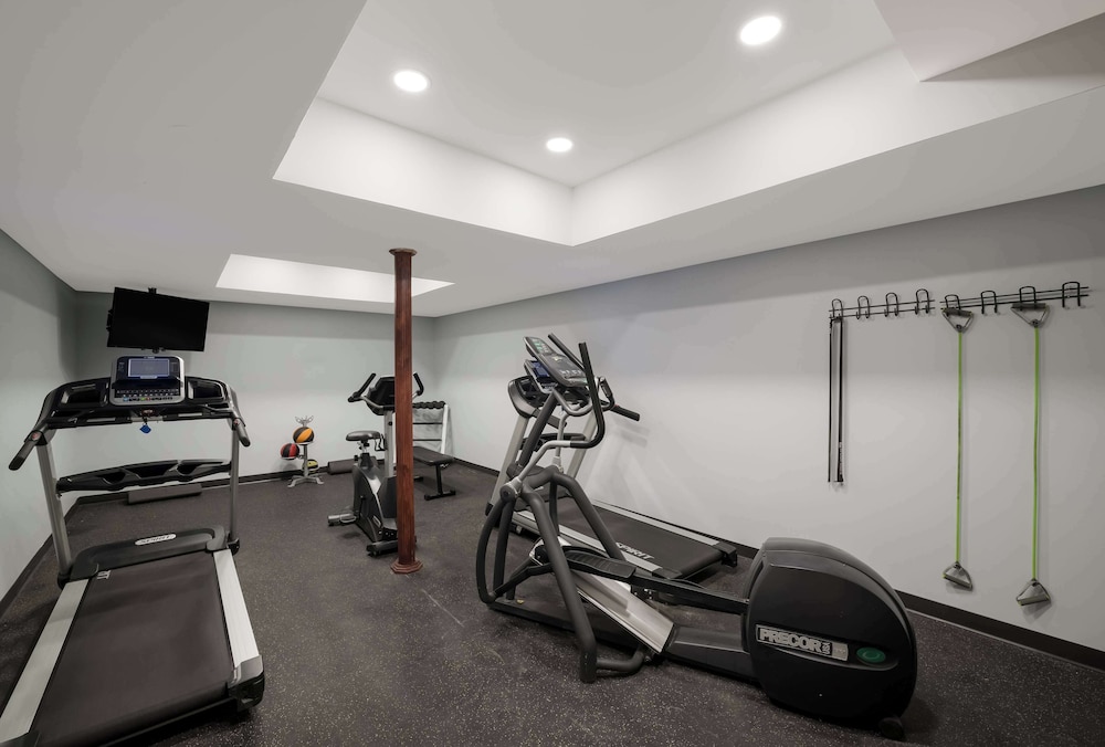 SureStay Plus by Best Western Woodbury Inn - photo 23