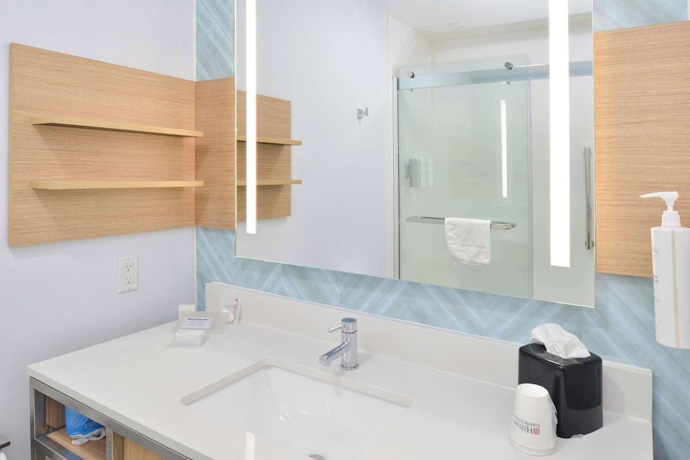 Hilton Garden Inn Denton - photo 18