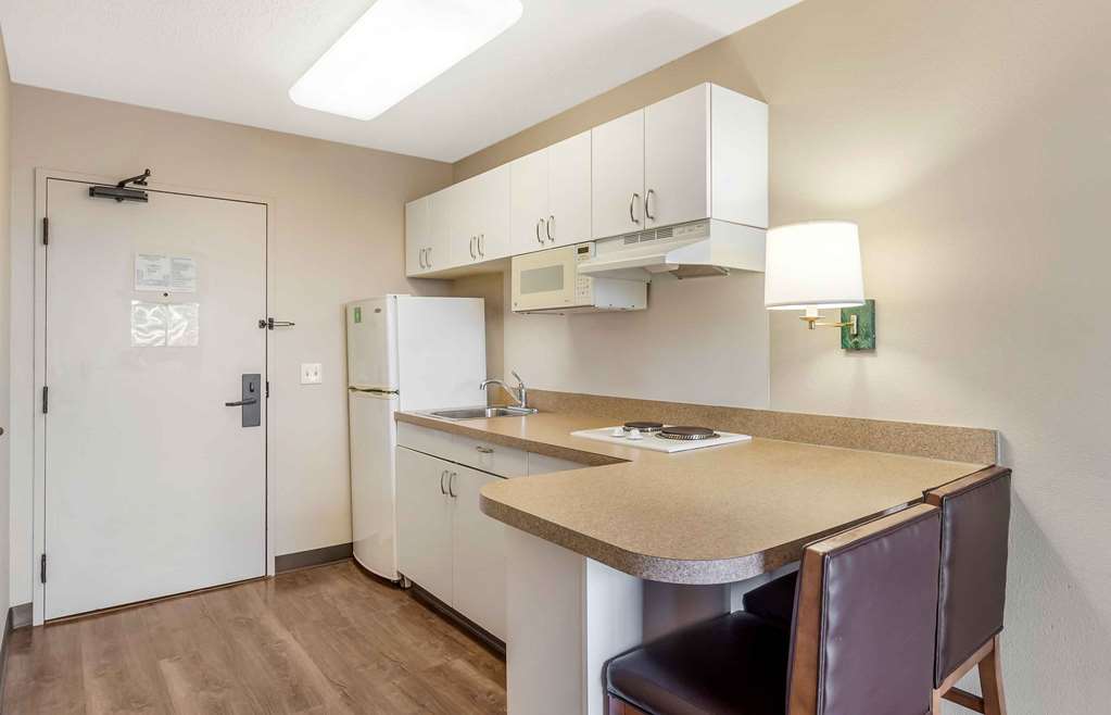 Extended Stay America Select Suites Chicago Naperville East - photo 10