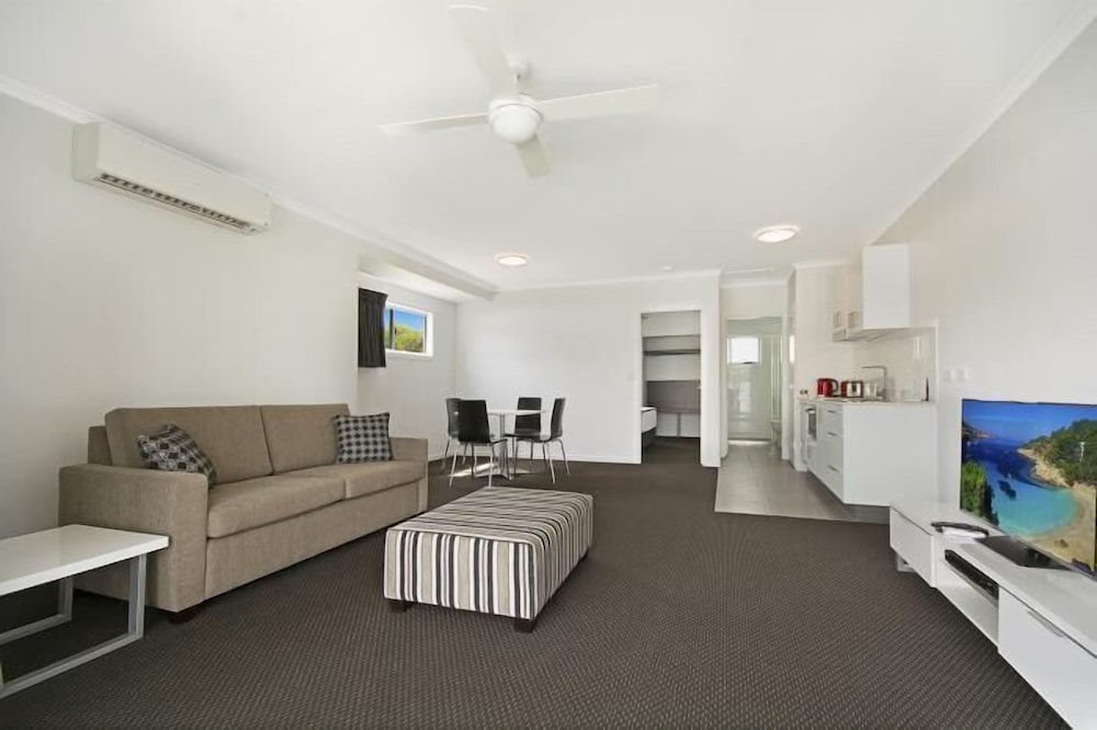 Cooroy Luxury Motel Apartments Noosa — 4-Star Luxury Hotel in Cooroy, Australia