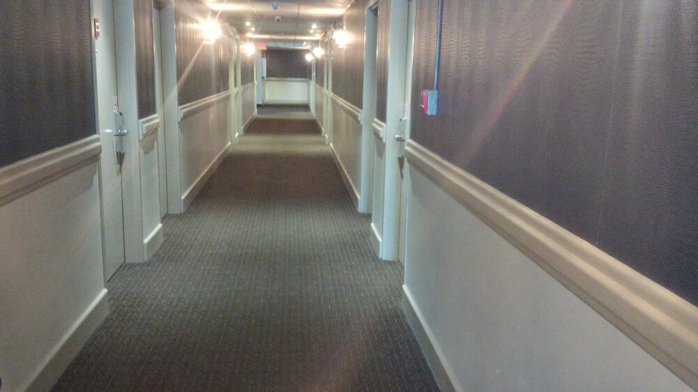 Travelodge by Wyndham Hubbard OH - photo 13