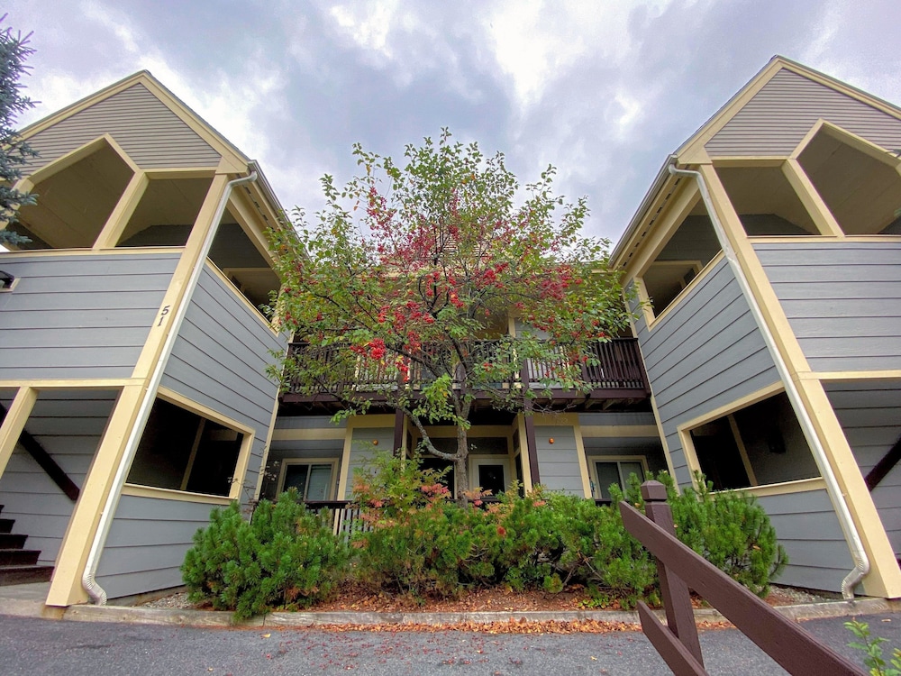 S27 Family style Bretton Woods condo close to Mt Washington hotel in Cog