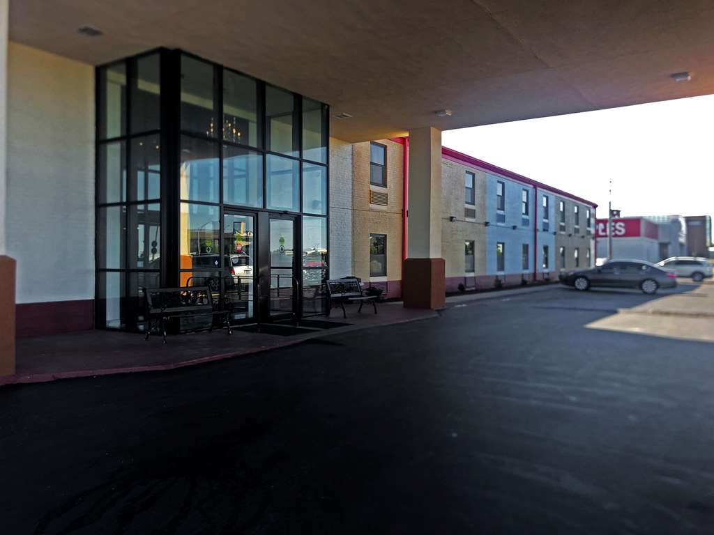 Econo Lodge Truman Inn - photo 3