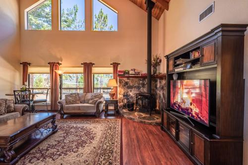 Mountain View Playhouse Near Yosemite & Bass Lake — hotel in Oakhurst