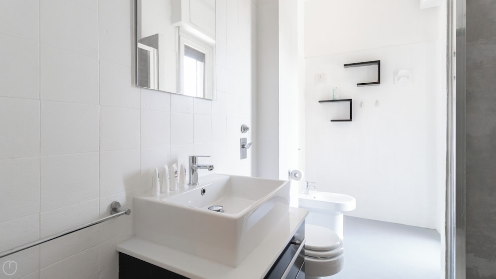 Italianway Easy Amedeo D'aosta 9 — 4-Star Luxury Hotel in Milan, Italy