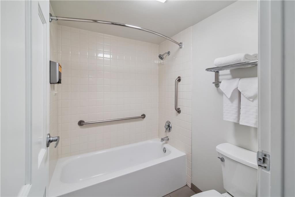 Best Western Plus Hilltop Inn - photo 33