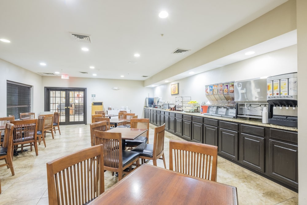 Holiday Inn Express & Suites Chicago Matteson an IHG Hotel - photo 22