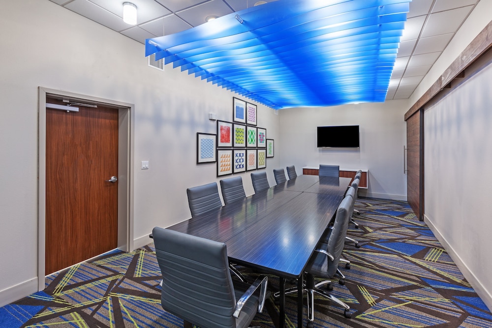 Holiday Inn Express & Suites Brenham South by IHG - photo 30