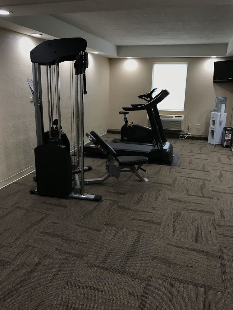 Quality Inn Near Pimlico Racetrack - photo 23
