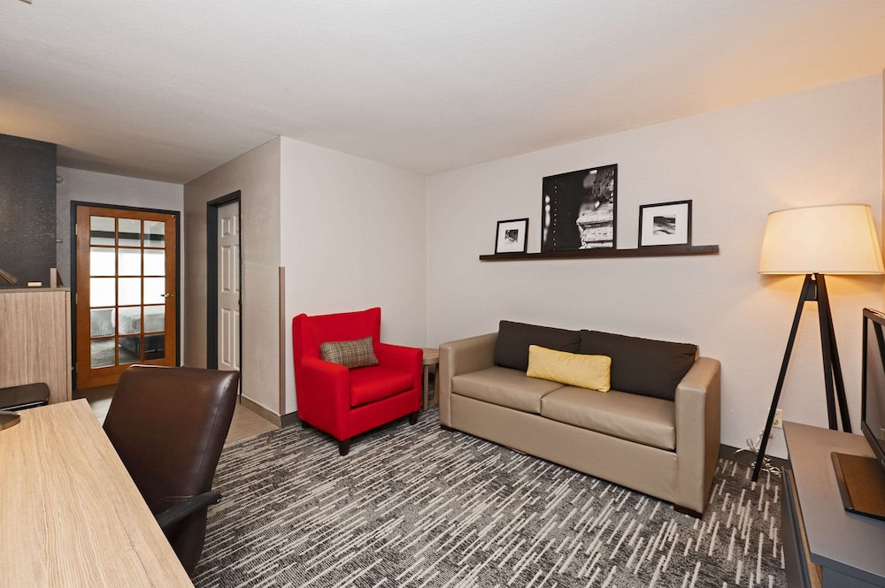 Country Inn & Suites by Radisson Bloomington Normal Airport IL - photo 18
